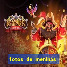 fotos de meninas de cabelo cacheado no espelho