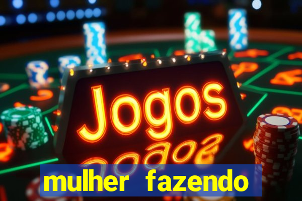 mulher fazendo strip tease
