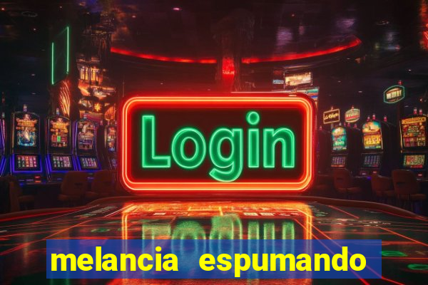 melancia espumando melancia saindo espuma