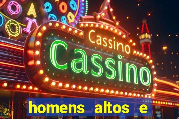 homens altos e sarados pelados