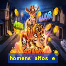 homens altos e sarados pelados