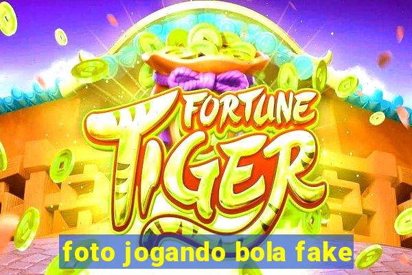 foto jogando bola fake