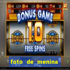 foto de menina bonita fake cacheada