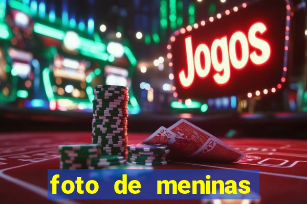 foto de meninas cacheadas fake