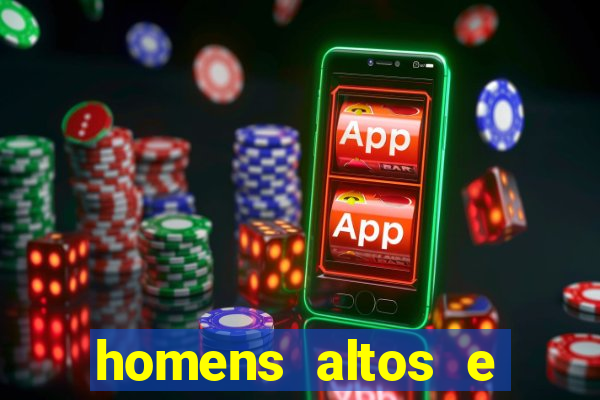 homens altos e magros pelados